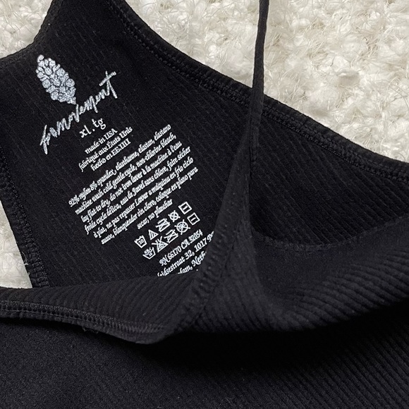 🛑 SOLD OUT 🛑 Free People Movement Happiness Runs Crop Top Black XL NEW - Picture 10 of 13